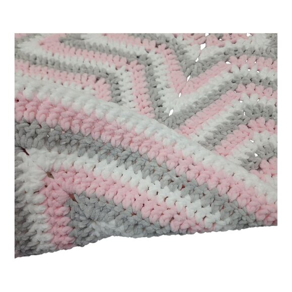 Star Shaped Crocheted Throw Blanket Soft Fluffy Hand Made Crochet Pink Gray - Picture 7 of 16